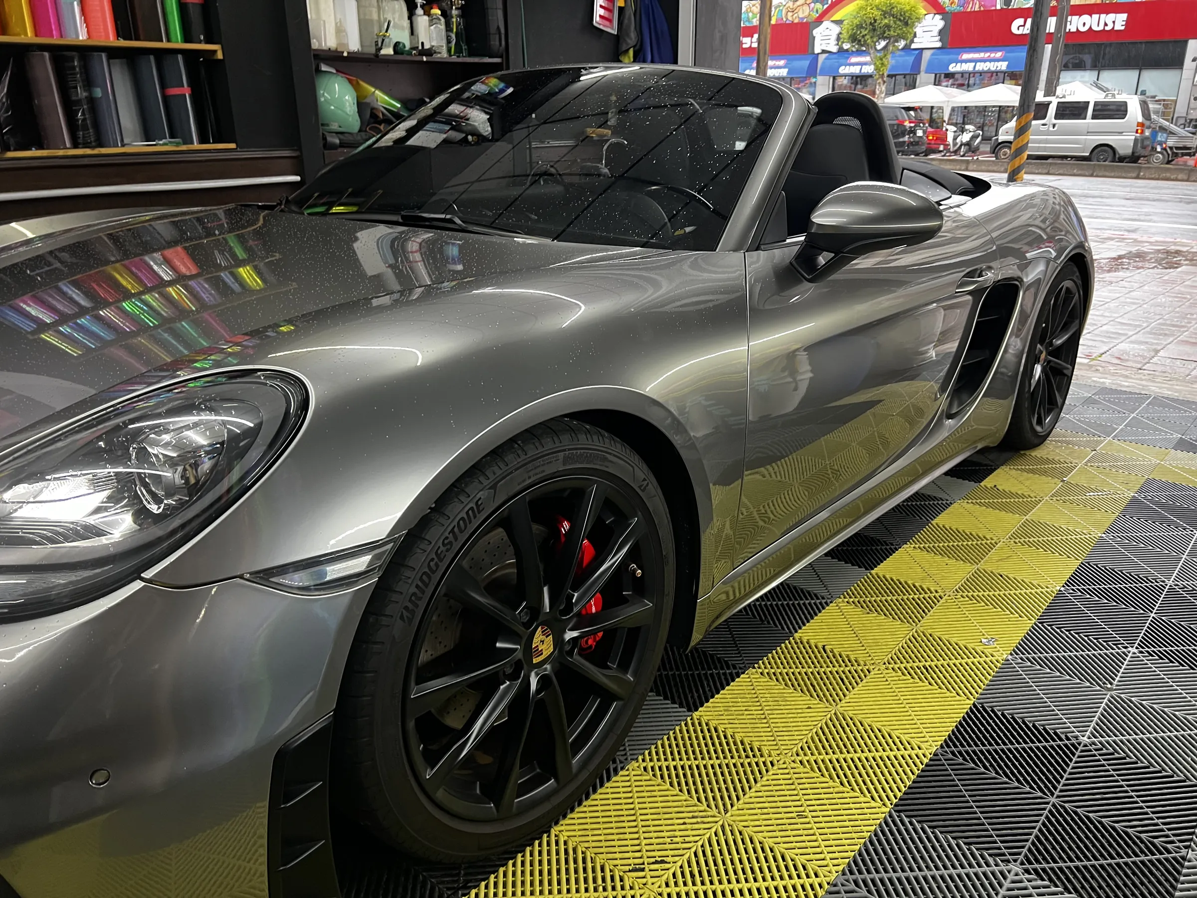 Porsche 718 Boxster・全車改色・灰色