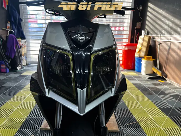 機車・車燈燻黑
