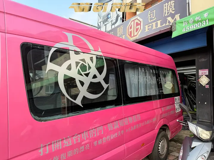 商用小巴・車身彩貼
