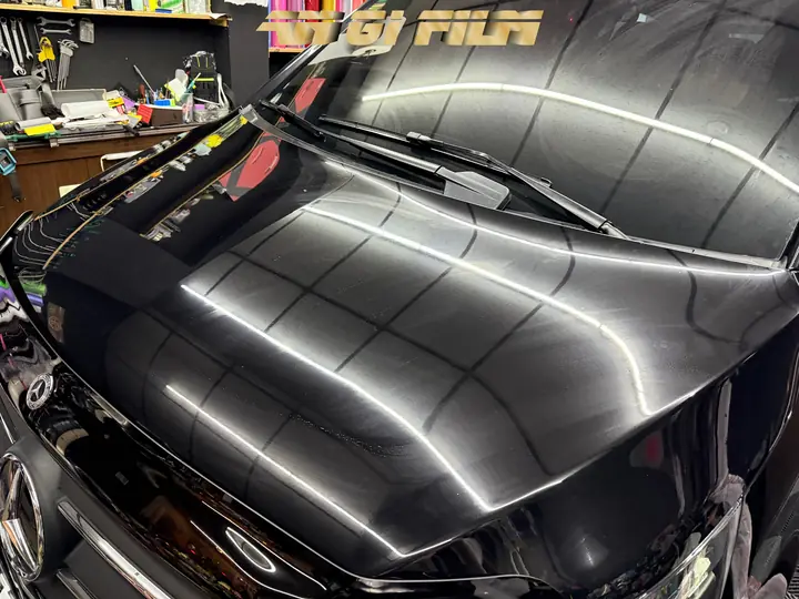 黑色車身・亮面 TPU 犀牛皮