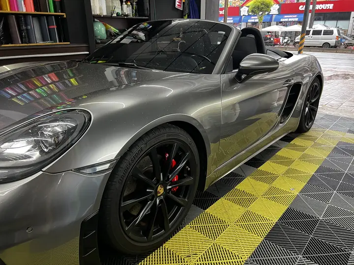 Porsche 718 Boxster・全車改色・灰色